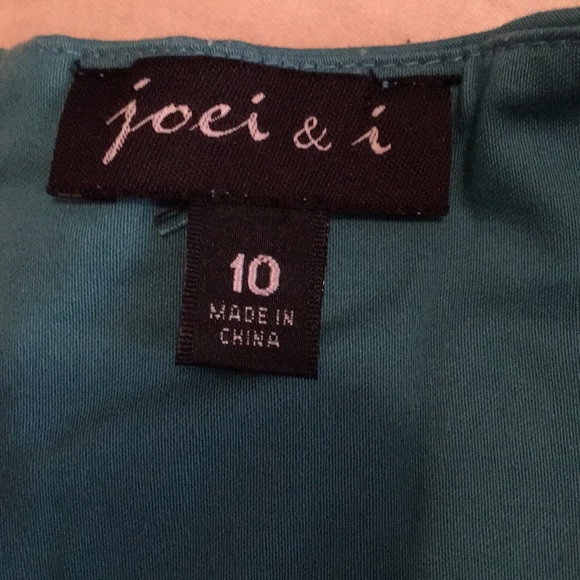 Beautiful very fitted Dress w/ Pleated Neckline. - Picture 4 of 5